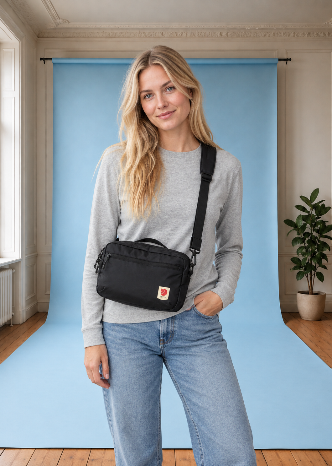 F23227 HIGH COAST CROSSBODY BLACK