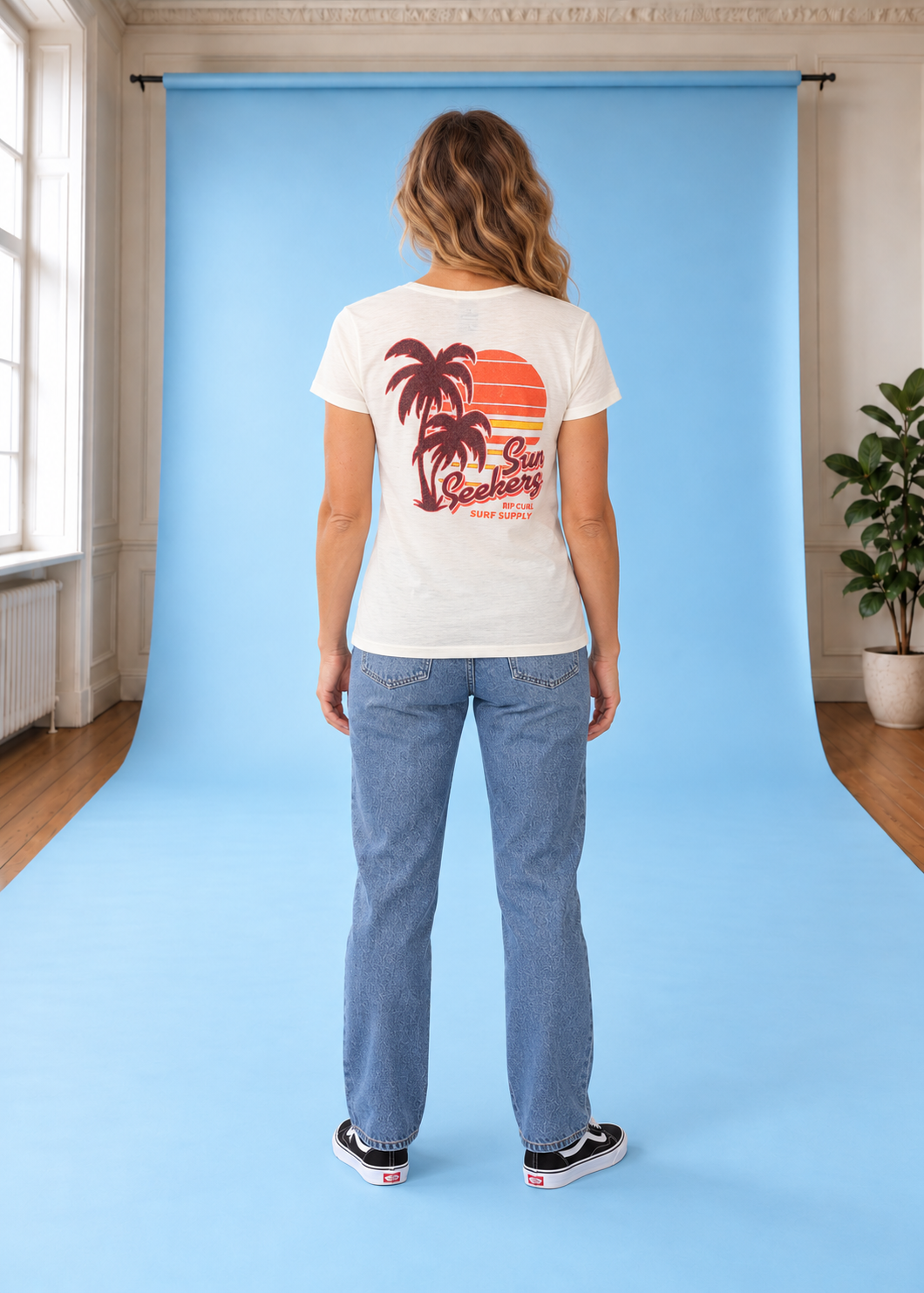 T-Shirt mit V-Ausschnitt SEEKER Bone
